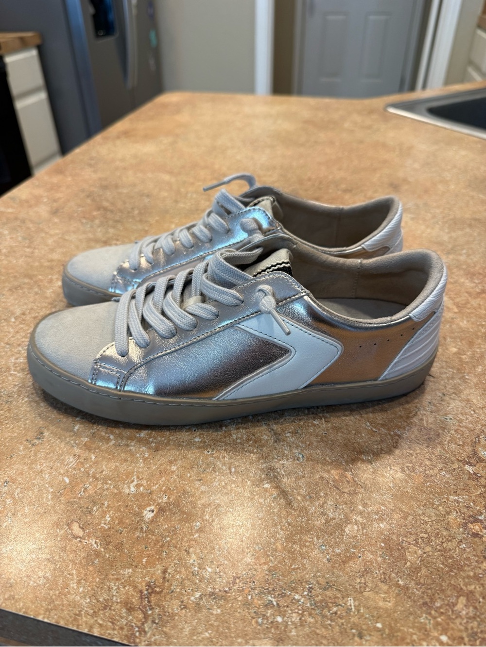 Women’s Shushop Robbie Sneakers